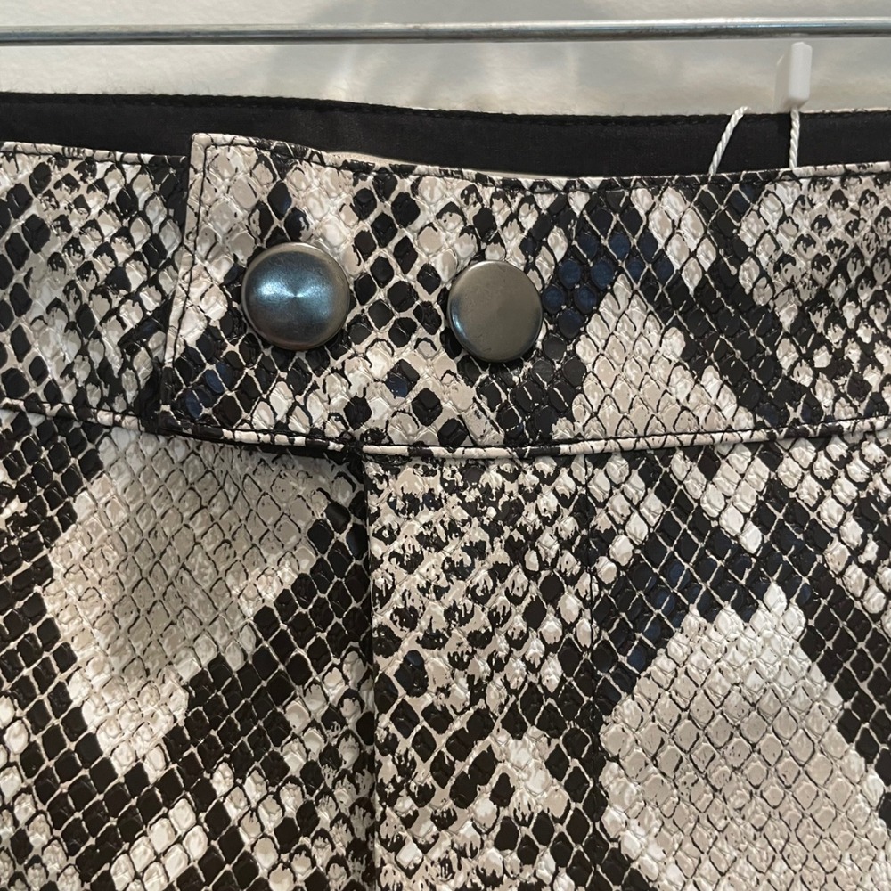Choosy Snakeskin Print Faux Leather High Rise Pants Size 2 NEW - Picture 4 of 9